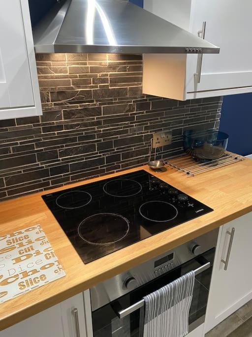 Mumbles - Modern Apartment With Panoramic Sea Views Oystermouth ภายนอก รูปภาพ