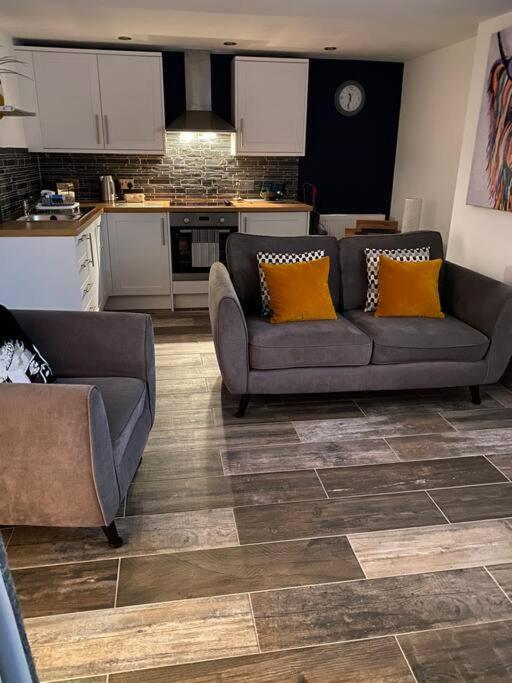 Mumbles - Modern Apartment With Panoramic Sea Views Oystermouth ภายนอก รูปภาพ