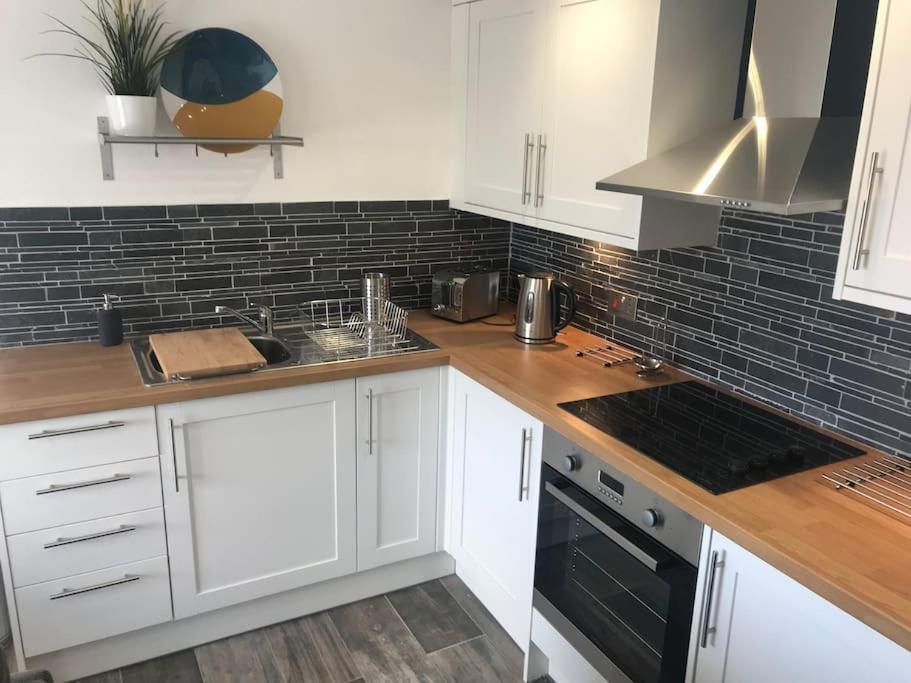 Mumbles - Modern Apartment With Panoramic Sea Views Oystermouth ภายนอก รูปภาพ