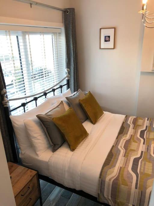 Mumbles - Modern Apartment With Panoramic Sea Views Oystermouth ภายนอก รูปภาพ