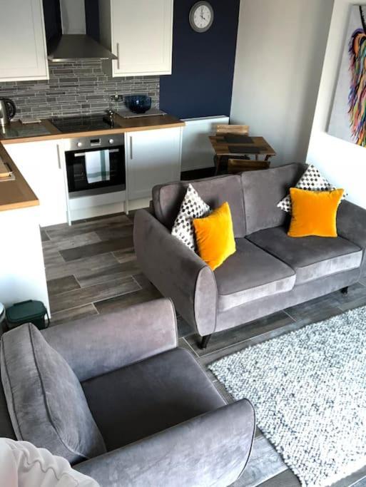 Mumbles - Modern Apartment With Panoramic Sea Views Oystermouth ภายนอก รูปภาพ