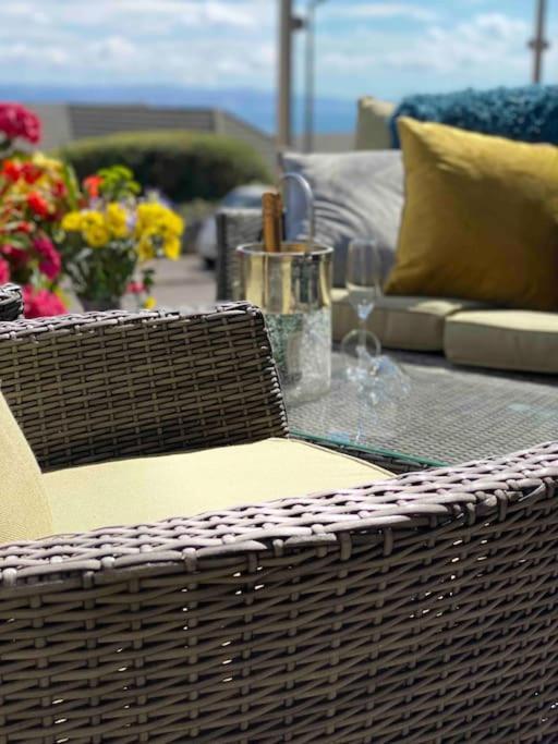 Mumbles - Modern Apartment With Panoramic Sea Views Oystermouth ภายนอก รูปภาพ