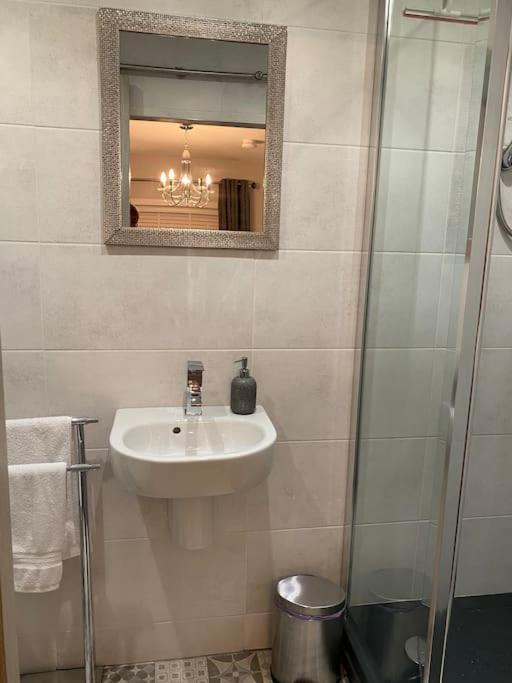 Mumbles - Modern Apartment With Panoramic Sea Views Oystermouth ภายนอก รูปภาพ